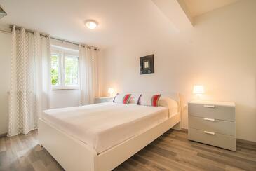 Apartments with WiFi Poreč - 26330