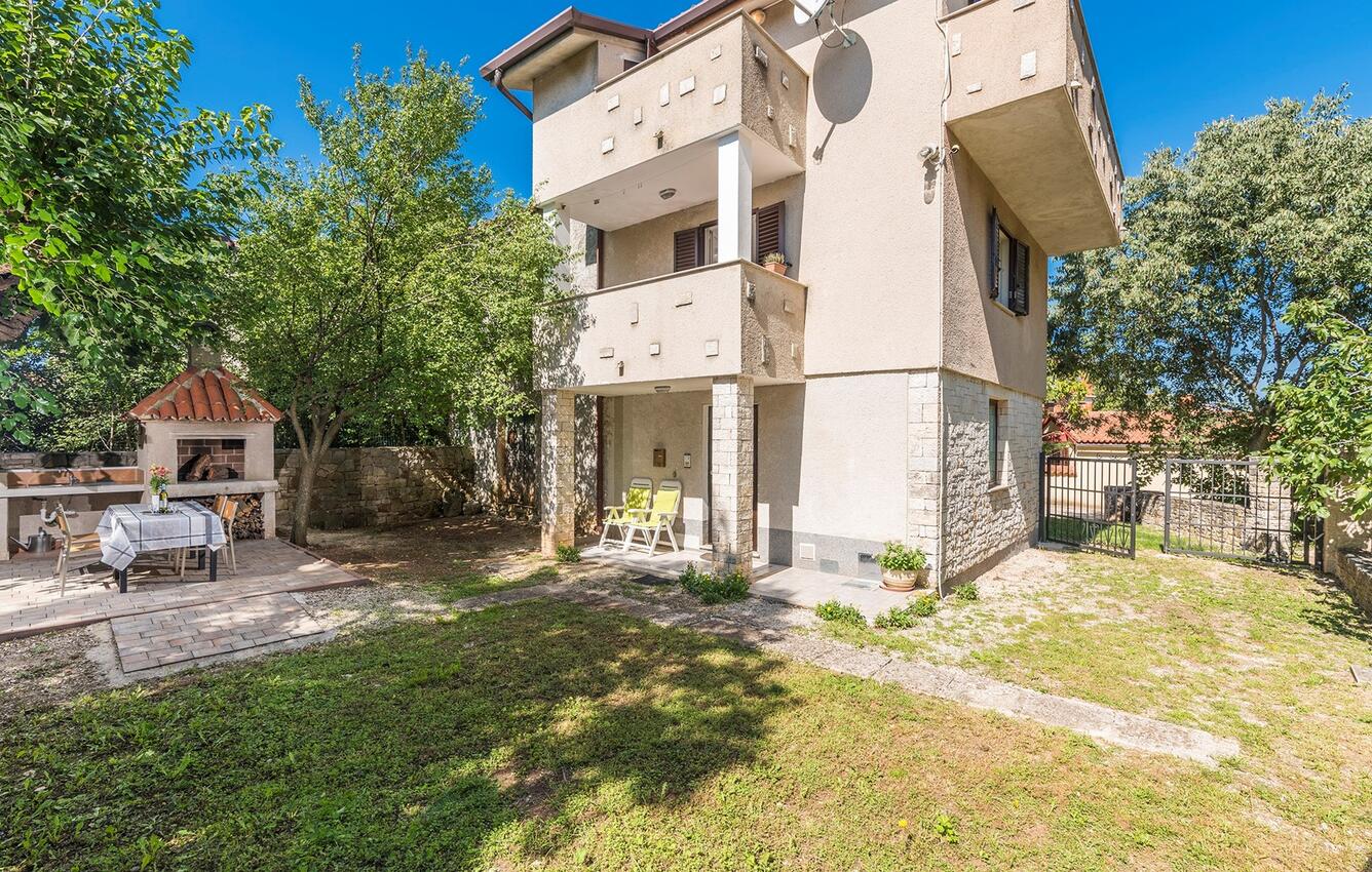 Ház családok részére parkolóhellyel Tar, Porec - 26333