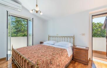 Ház családok részére parkolóhellyel Tar, Porec - 26333