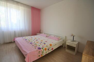 Apartments with WiFi Poreč - 26334