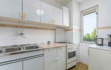 Apartments and rooms with WiFi Poreč - 26350