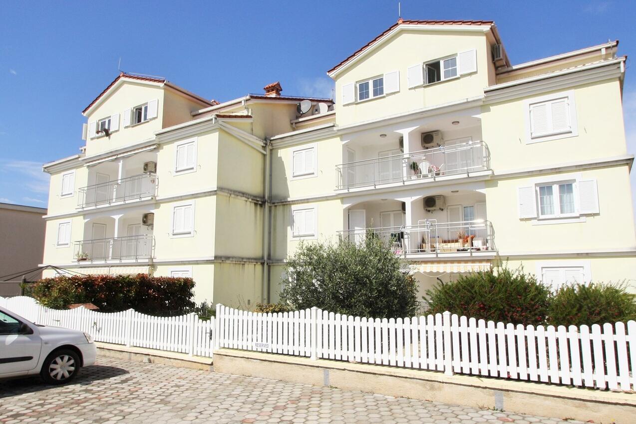 Ferienwohnungen mit Parkplatz Porec - 26359