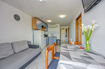Ferienwohnungen mit Parkplatz Cervar - Porat, Porec - 26361