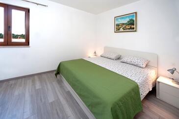 Apartments with WiFi Poreč - 26366