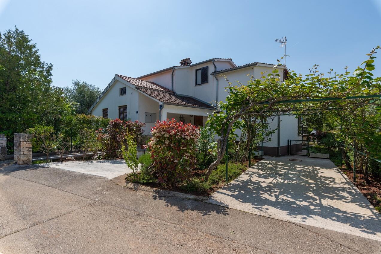 Dom s bazénom pre rodinu Poreč - 26367