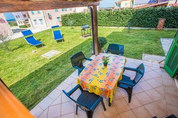 Lejligheder med pool egnet til familier med børn Rošini, Porec - 26381