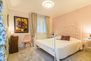 Lägenheter med pool lämpliga för familjer med barn Lovran, Opatija - 26419
