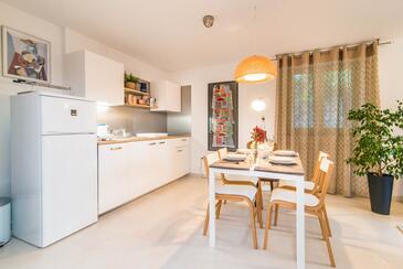 Lägenheter med pool lämpliga för familjer med barn Lovran, Opatija - 26419