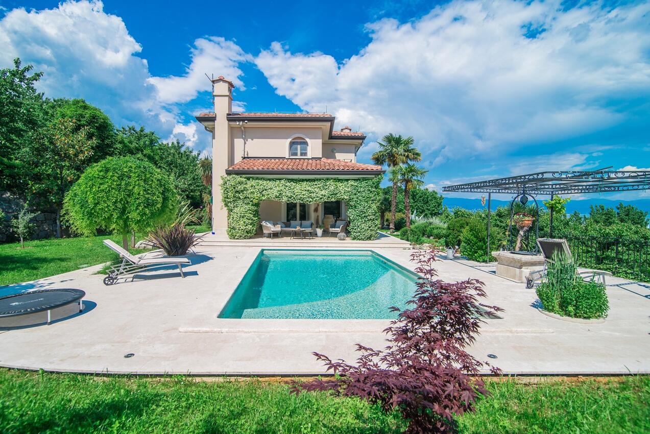 Lägenheter med pool lämpliga för familjer med barn Lovran, Opatija - 26419