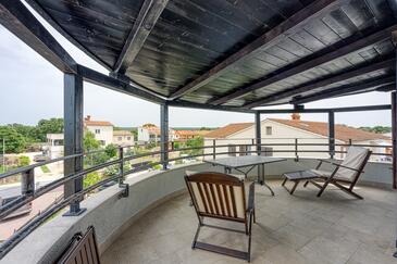 Apartmanok családok részére medencével Vodnjan, Fazana - 26443