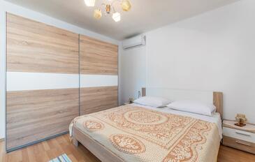 Дом для отдыха с парковкой Тар - Tar, Пореч - Poreč - 26463