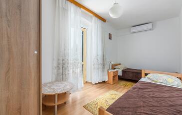Дом для отдыха с парковкой Тар - Tar, Пореч - Poreč - 26463