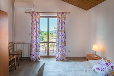 Apartments for families with children Pula - 26472