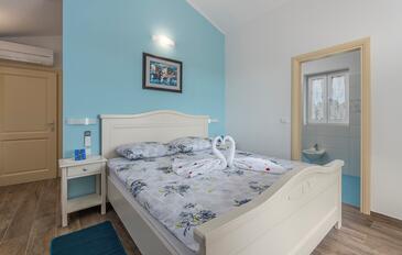 Family friendly house with a swimming pool Tinjan, Central Istria - Središnja Istra - 26487