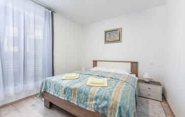 Apartments with WiFi Poreč - 26518