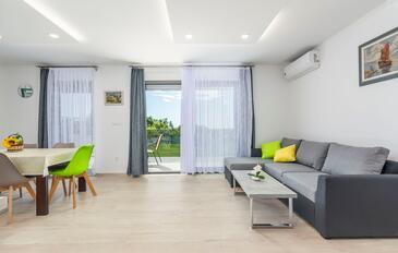 Apartments with WiFi Poreč - 26518