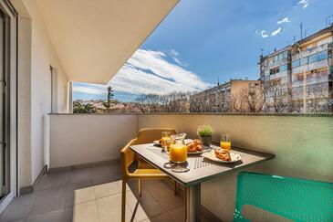 Apartments with parking space Pula - 26561