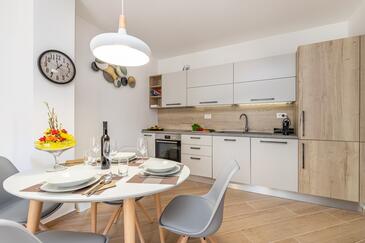 Apartments with parking space Pula - 26561