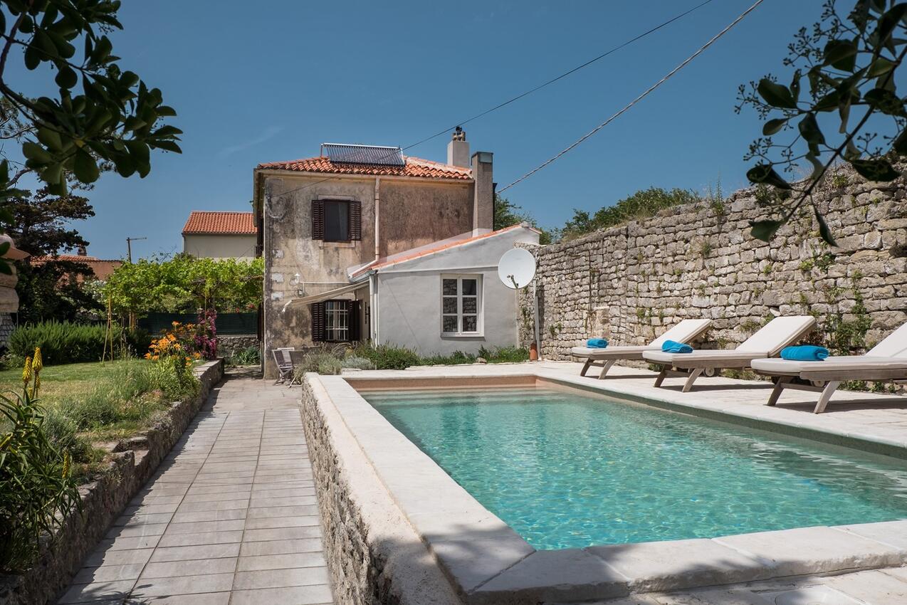 Ház a tenger mellett medencével Osor, Losinj - 26590