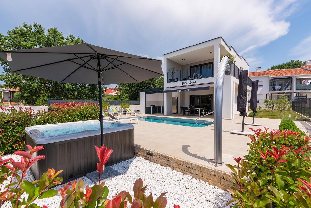 Family friendly house with a swimming pool Poreč - 26603
