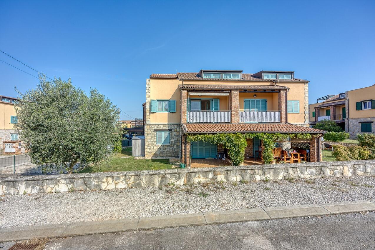 Apartmanok családok részére medencével Nova Vas, Porec - 26606