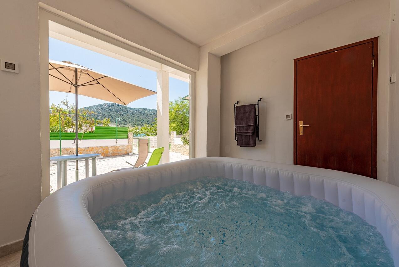 Rodinný dům s vířivkou u moře Vinišće, Trogir - 26609