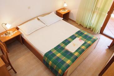 Apartments with parking space Brela, Makarska - 2665
