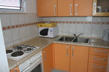 Apartments with parking space Brela, Makarska - 2665