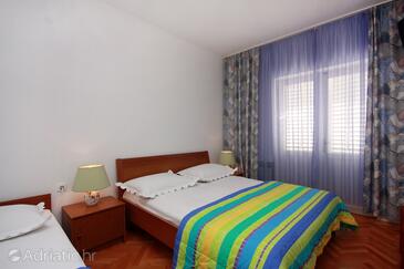 Apartments by the sea Tučepi (Makarska) - 2666