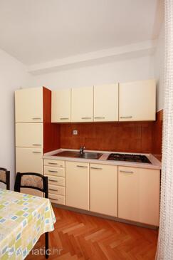 Apartments by the sea Tučepi (Makarska) - 2666