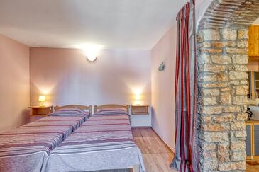 Apartments with WiFi Kaštelir, Central Istria - Središnja Istra - 26670