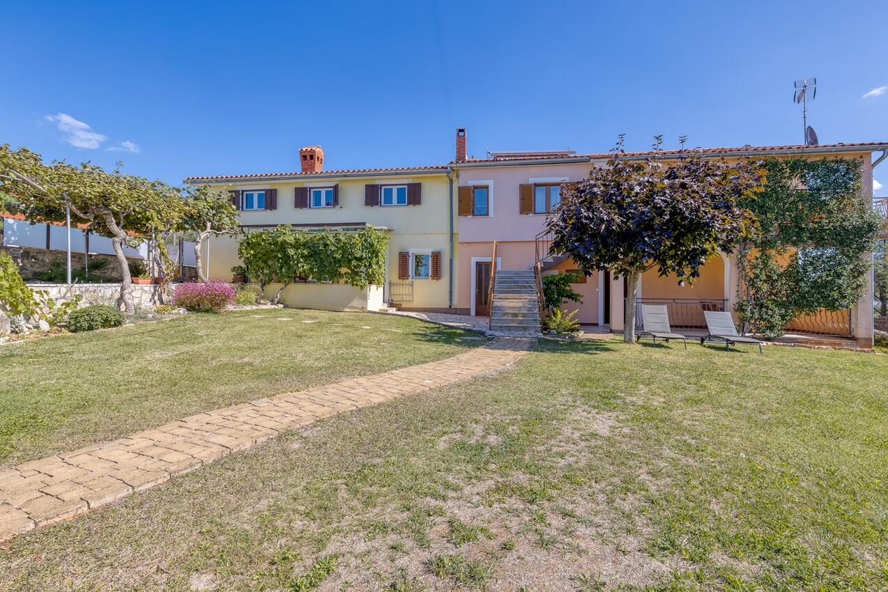 Apartments with WiFi Kaštelir, Central Istria - Središnja Istra - 26670