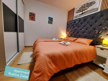 Apartmaji z bazenom za družine z otroci Zadar - 26679
