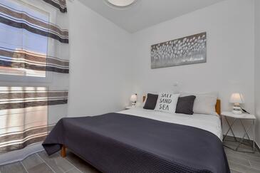 Apartments by the sea Podgora, Makarska - 2668