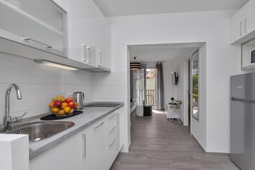 Apartments by the sea Podgora, Makarska - 2668