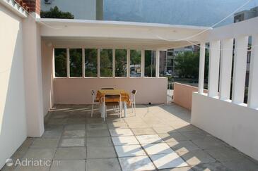 Apartments by the sea Makarska - 2672