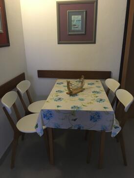 Apartments by the sea Promajna (Makarska) - 2673