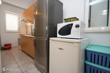 Apartments by the sea Promajna, Makarska - 2673