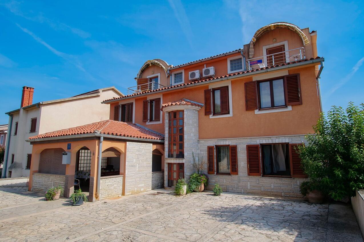Rooms with a parking space Peroj, Fažana - 26737