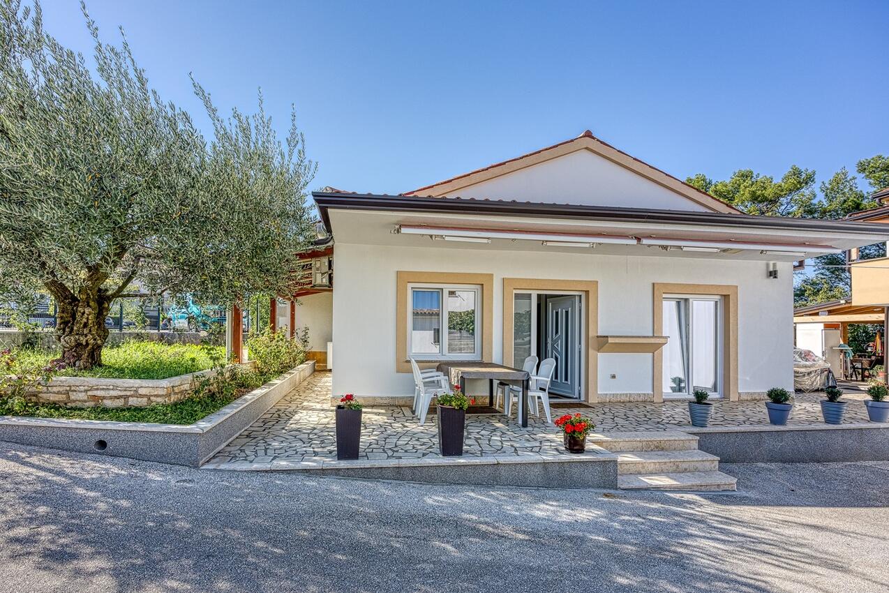 Apartmaji s parkingom Poreč - 26752
