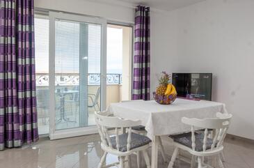 Apartments by the sea Tučepi (Makarska) - 2677