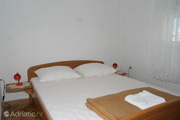 Apartments by the sea Igrane, Makarska - 2679