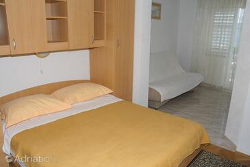 Apartments by the sea Igrane, Makarska - 2679