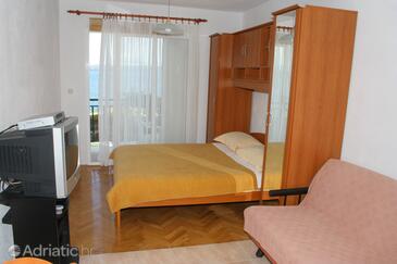 Apartments by the sea Igrane, Makarska - 2679