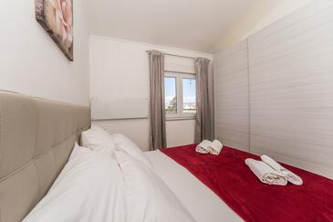 Apartmani s bazenom pogodni za obitelji s djecom Privlaka, Zadar - 26797