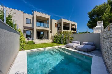 Будинок для сім'ї з басейном Ново Село - Nova Vas, Новіград - Novigrad - 26843 Adriatic.hr