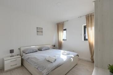 Feriehus med svømmebasseng Novigrad - 26915