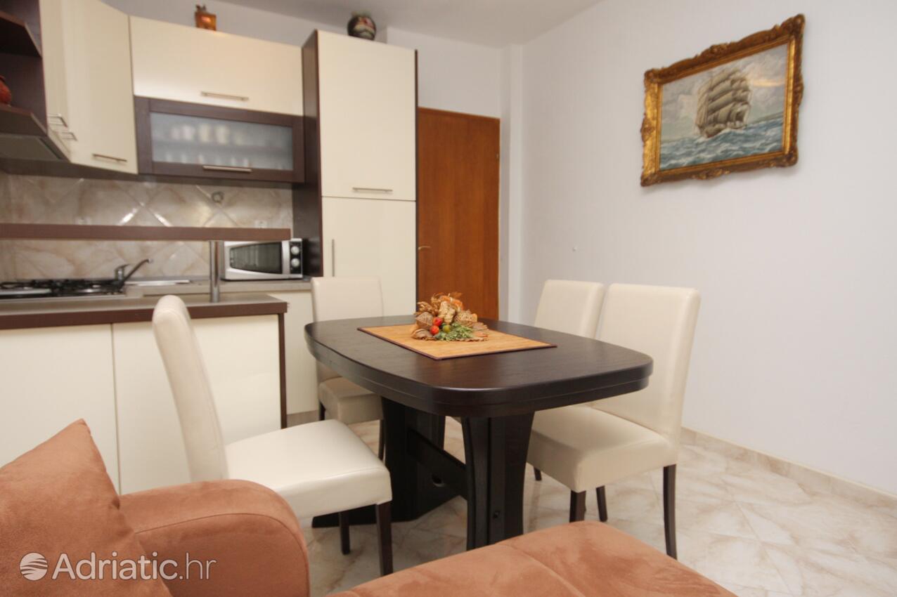 A-2694-a - Kwatery prywatne - Apartamenty nad morzem Tucepi, Makarska