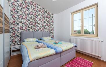 Haus mit Pool für Familien Kirmenjak, Porec - 26993