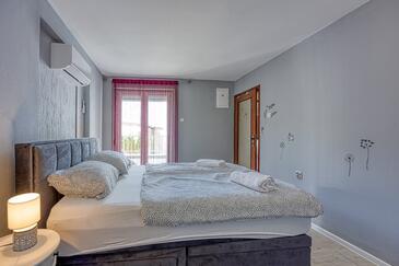 Apartamente cu parcare Porec - 27020